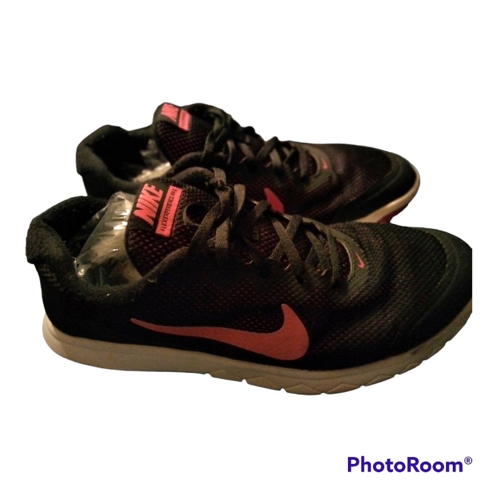 Women Nike sneaker - Picture 2 of 5